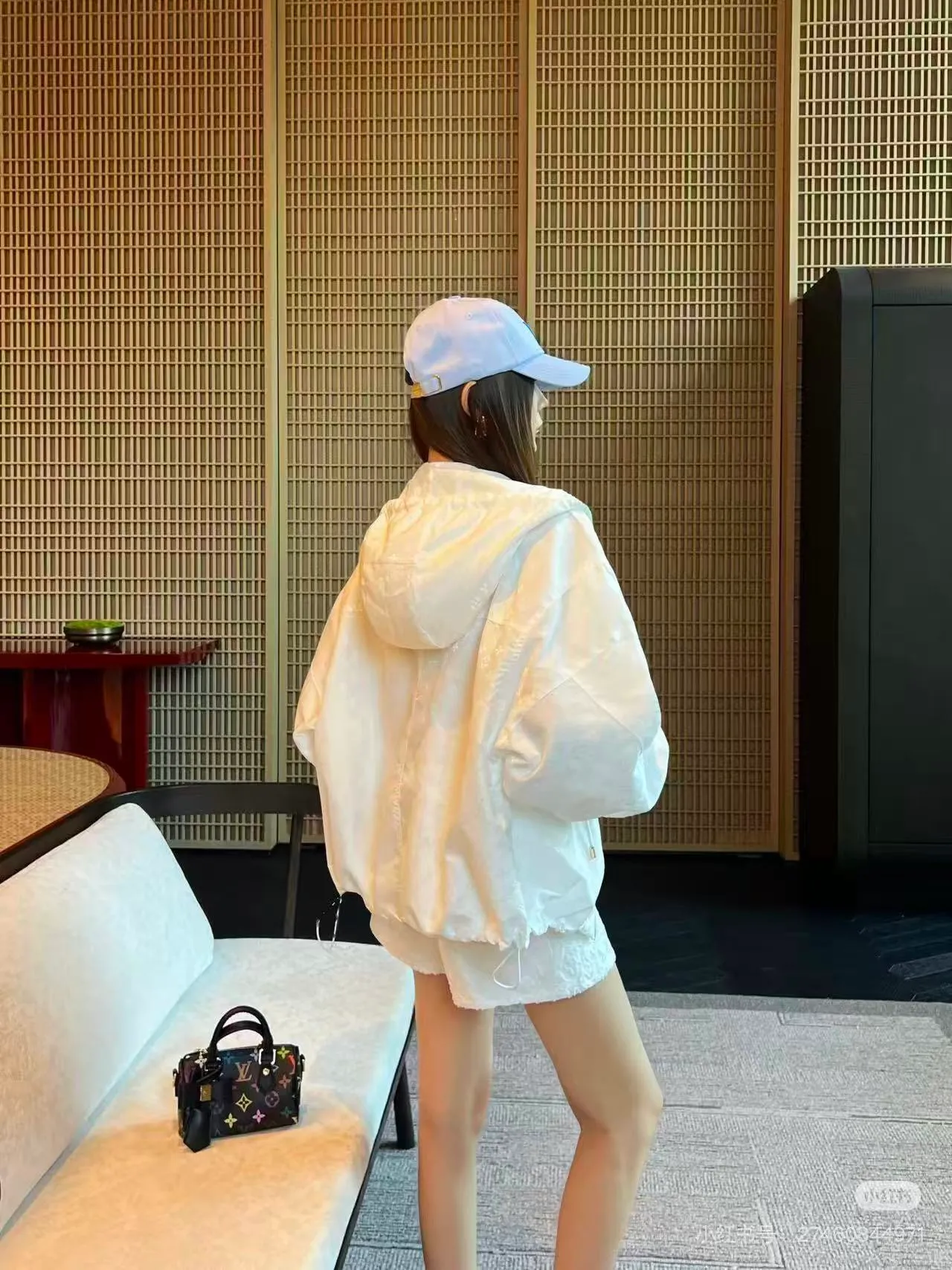 Louis Vuitton/ White